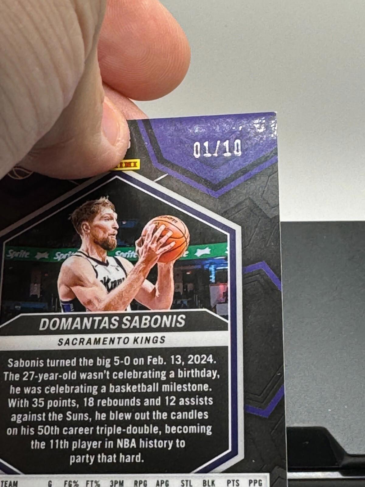 2023-24 Panini Mosaic - Domantas Sabonis #42 - Neon Green Mosaic /10