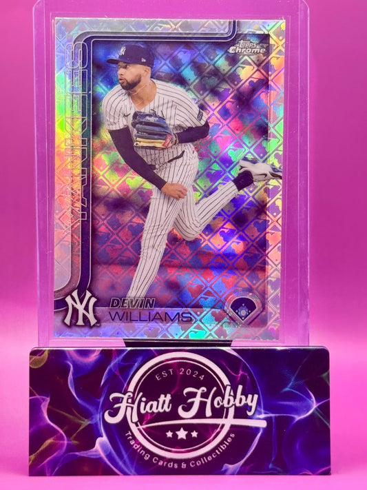 2025 Topps Chrome Logofractor - Devin Williams #153